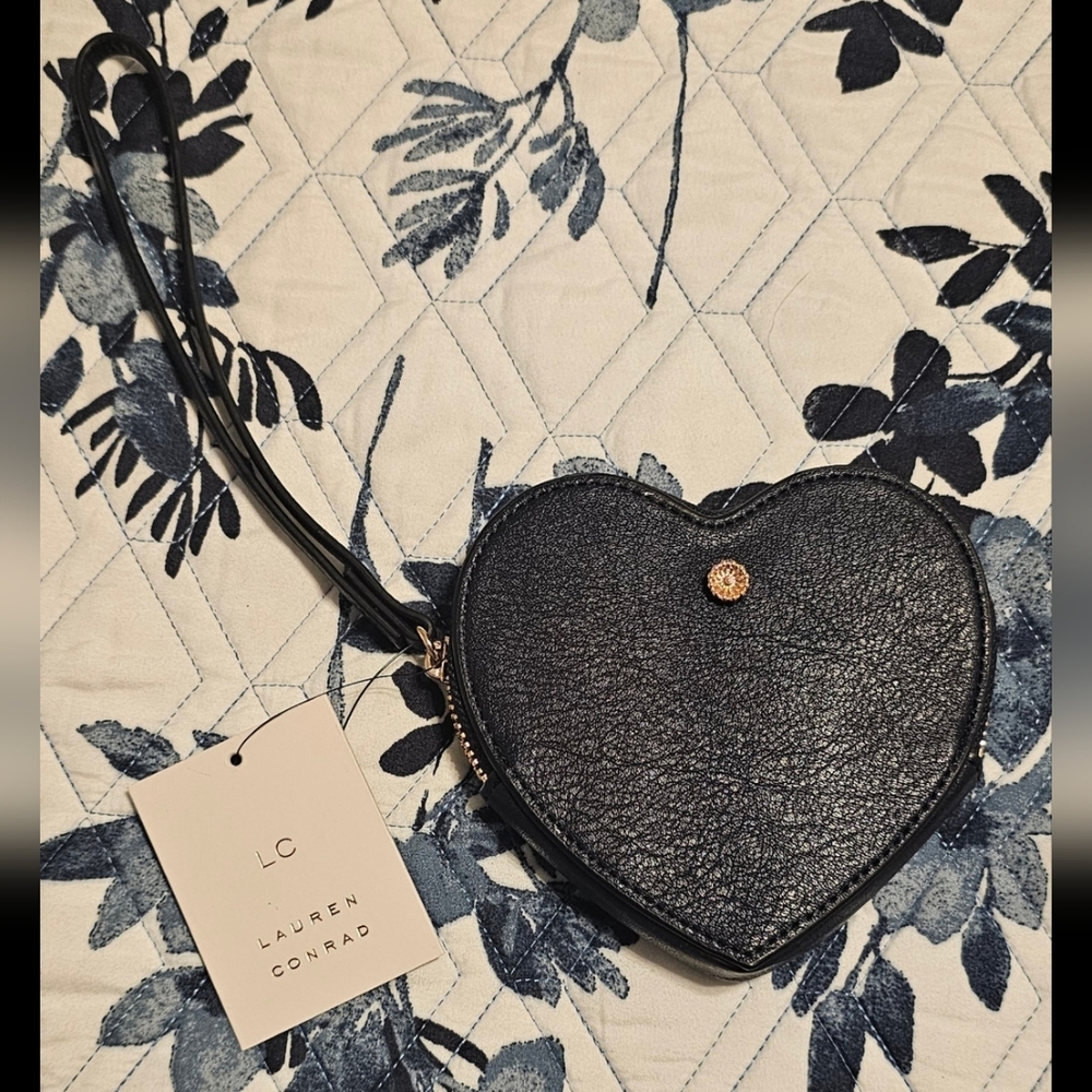 LC Lauren Conrad Heart Wristlet Navy Pebbled Faux Leather NWT Zip Pouch